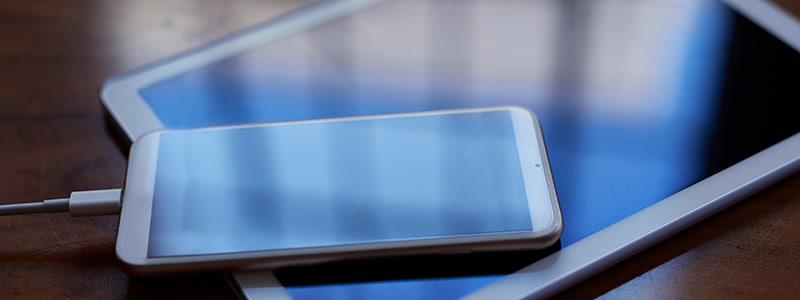 Main smartphone tablet table