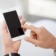 Schützen Sie Ihr Smartphone bei Verwendung eines vernetzten Geräte-Hubs